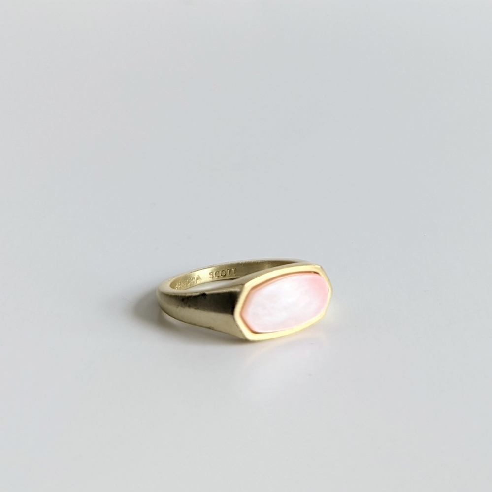 Kendra Scott Mel Mother-of-pearl Ring Brushed Gold Plated Pale Pink sz 8 - Picture 2 of 10